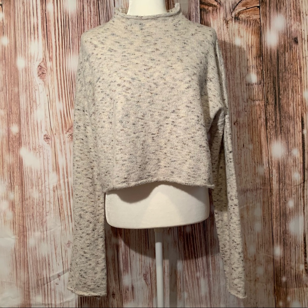 VICI soft speckled mock neck long sleeve cropped cozy sweater size medium